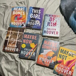 Lot Colleen Hoover books